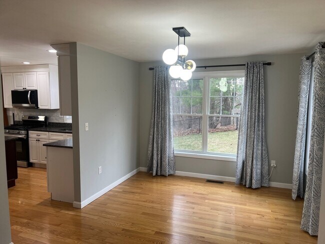 Building Photo - 131 Merrill Ave