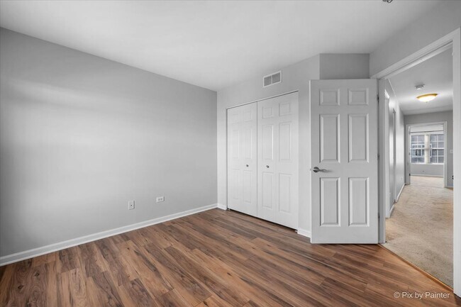 Building Photo - 509 Lakeside Ct