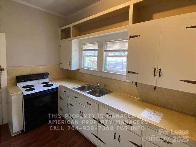 Building Photo - 567 Englewood St NE