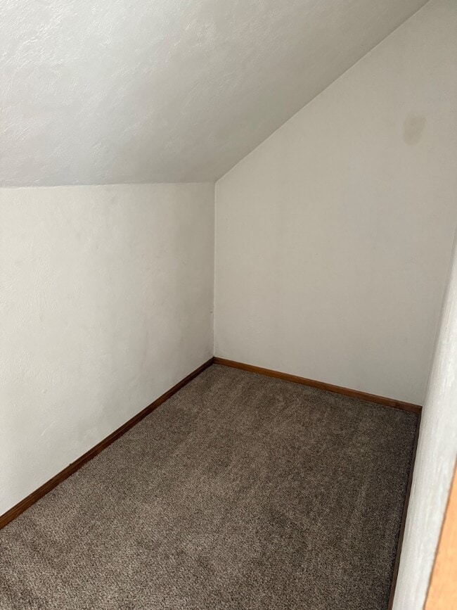 Building Photo - 3776 SW Fairhaven Dr