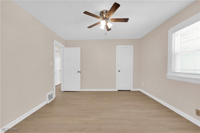 Building Photo - 15602 Walden Ave