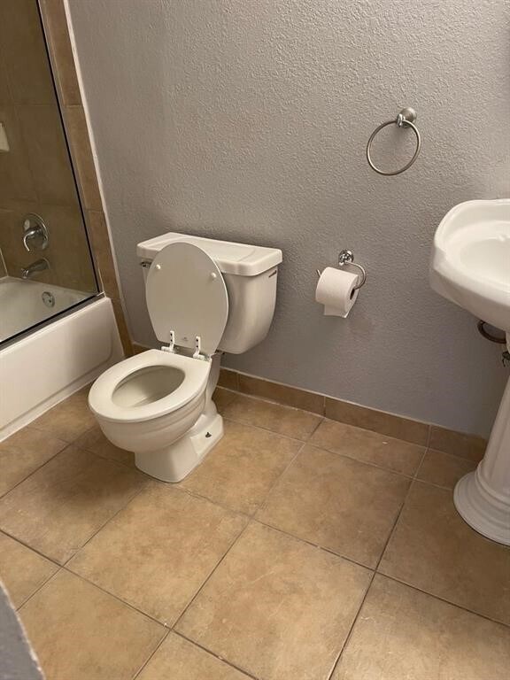 Building Photo - 2820 S Bartell Dr