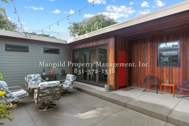 Building Photo - Stylish 2-Bed, 2-Bath Corner Lot Home with Modern Design and Spacious Outdoor Areas