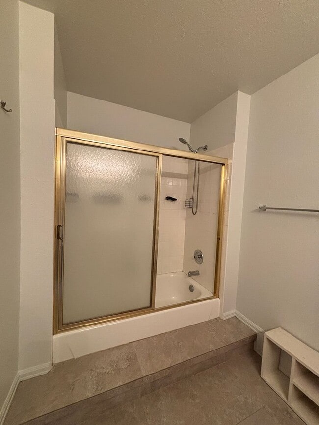 Building Photo - Large 2-story townhome with finished basement & 1-car garage!