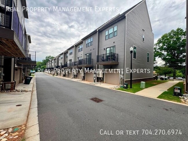 Building Photo - 528 Billingsley Rd