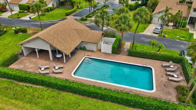 Building Photo - 6732 Canary Palm Cir