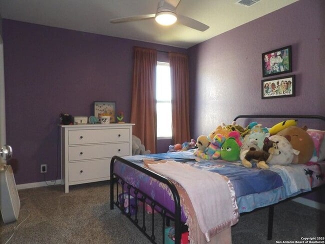 Building Photo - Beautiful and Spacious 4 Bedroom