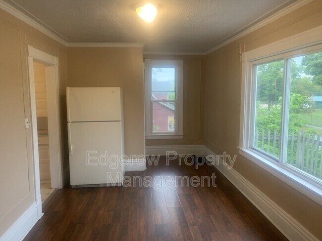 Building Photo - 1327 Jefferson Ave SE