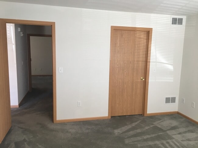 Building Photo - 122 Bertram Dr