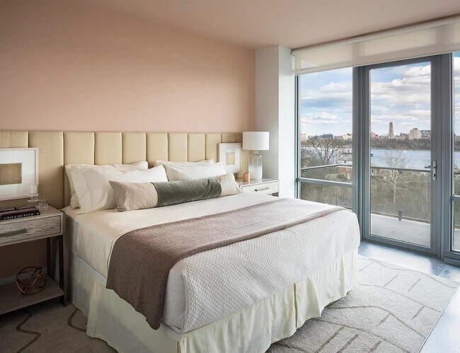 Building Photo - 320 Adolphus Ave