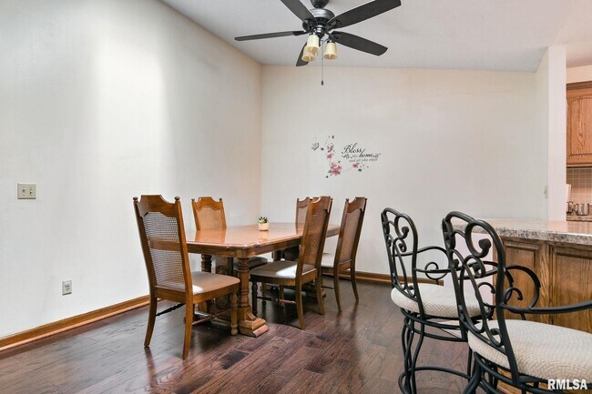 Building Photo - 2605 Montega Dr