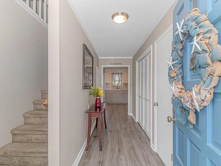 foyer - 163 Parkview Dr