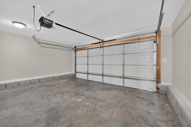 Building Photo - 3534 Southwood Dr