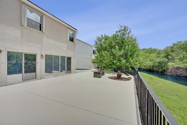 Building Photo - 21461 Sawmill Ct