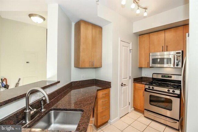 Building Photo - 715 6th St NW