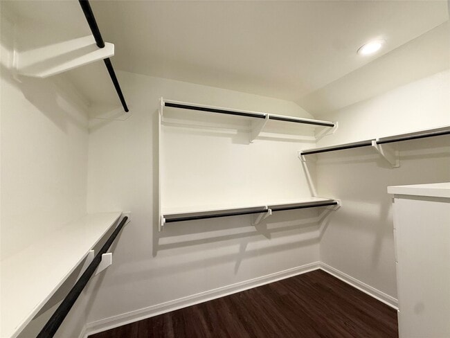 Building Photo - 300 Longstreet Rd