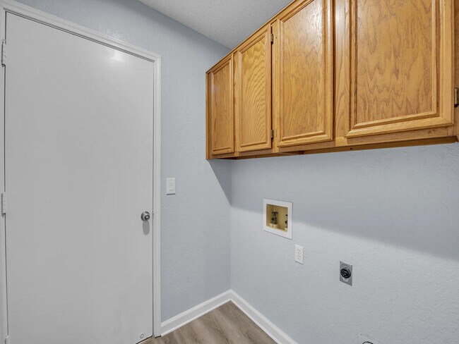 Building Photo - 307 Illinois Dr