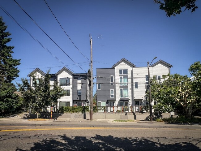Building Photo - 3bd/2ba Seattle Townhome