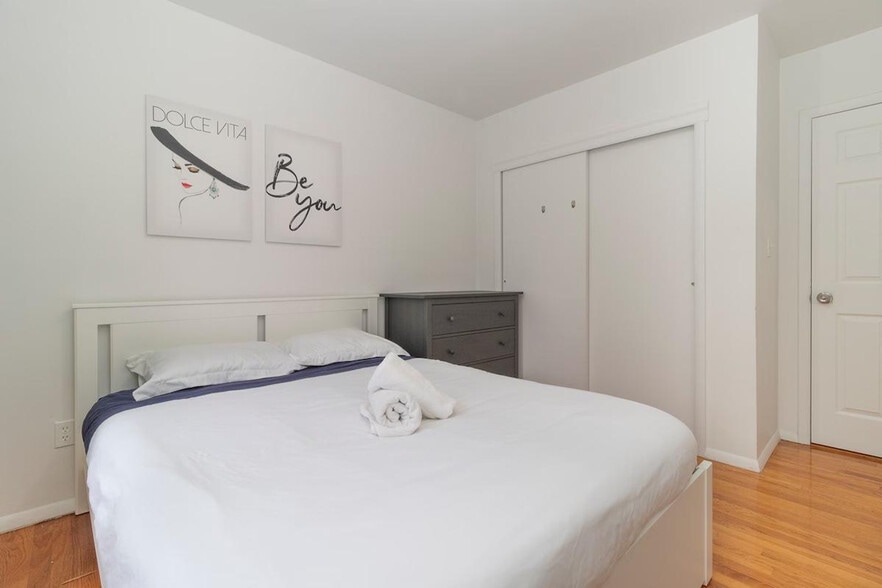 Building Photo - 317 E 93rd St