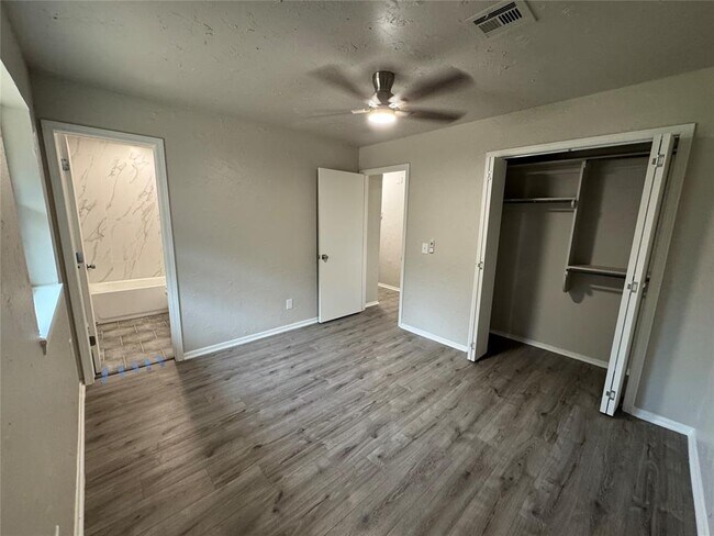 Building Photo - 14820 W Funston Dr
