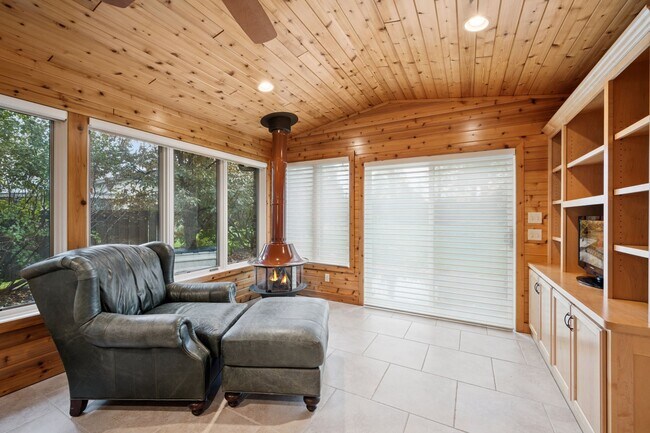 Tons of natural light floods into this sun room - 145 Holly Ln N