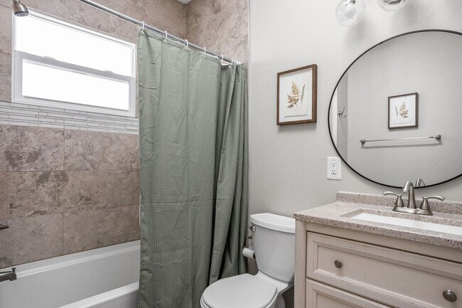 Building Photo - 325 N Bancroft St