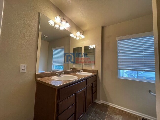Building Photo - 2608 Stonecrop Ridge Grove