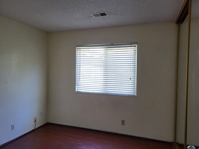 Building Photo - 125 Serpentine Dr
