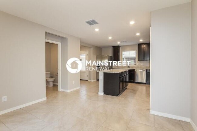 Building Photo - 3 Bedroom Pet-Friendly Home in Phoenix, AZ with Main Street Renewal