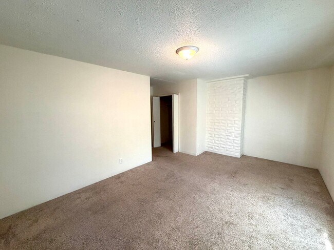 Building Photo - 615 11th St