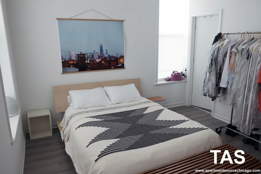 Building Photo - 2020 S Throop St