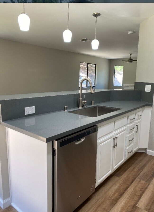 Building Photo - COMING SOON REMODELED 2 BEDROOM 2.5 BATH, 2 CAR GARAGE CONDO MISSION VALLEY