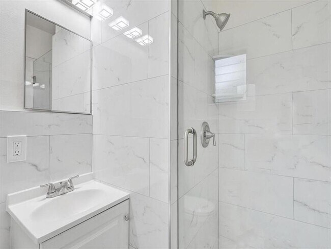 Building Photo - 4422 Sea Grape Dr