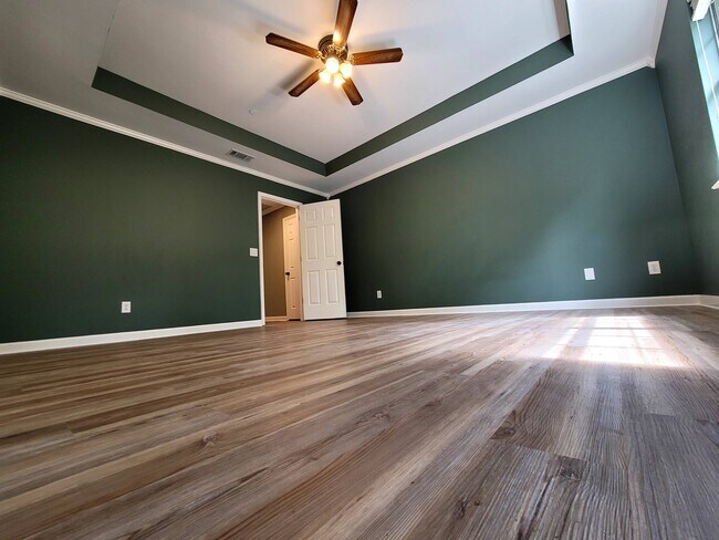 Building Photo - 730 3rd St NE