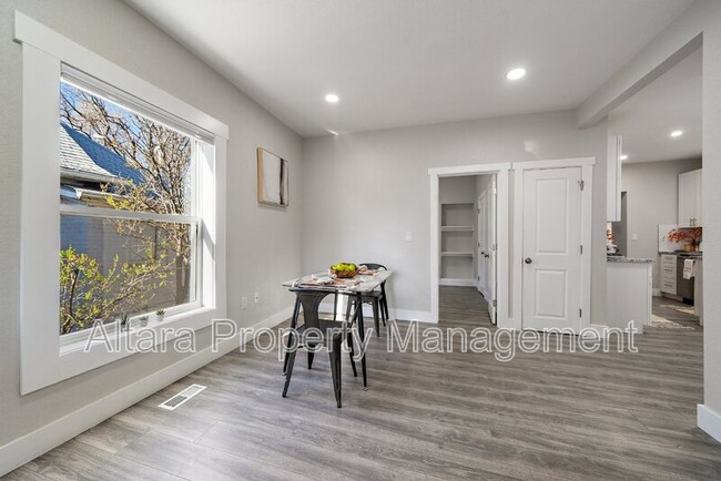 Building Photo - 2339 S Acoma St