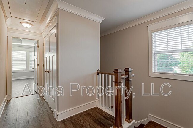 Building Photo - 400 Pangel Ln