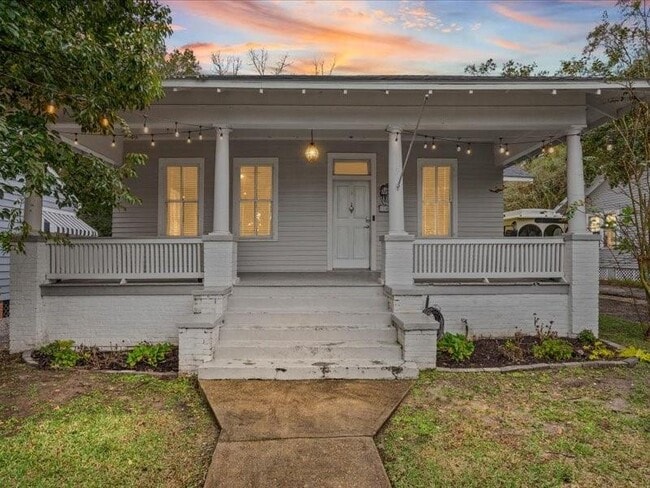 Primary Photo - 1151 Caroline Ave