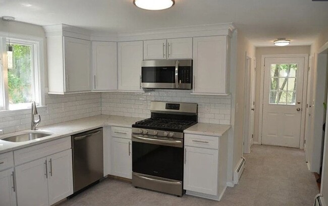 Building Photo - Ideally located 3 bedroom home in Westford...