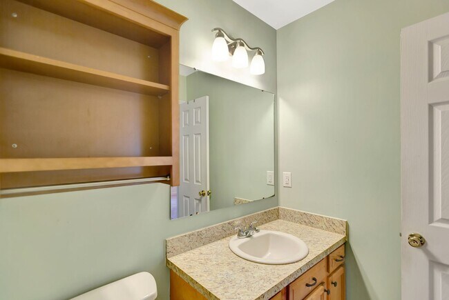 Building Photo - Charming Single-Story Home with Huge Backy...