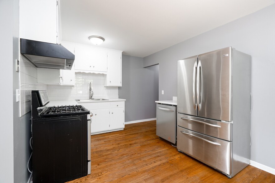 Kitchen - 5312 Hiawatha Ln