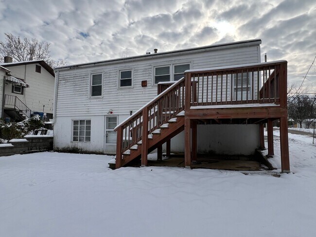 Building Photo - Adorable 2 Bedroom Home Available in Overland!