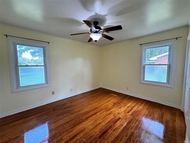 Building Photo - 114 Jackson St