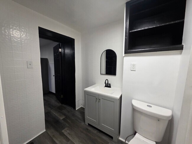 Building Photo - Newly Updated 2 bedroom 1 Bath House for rent!