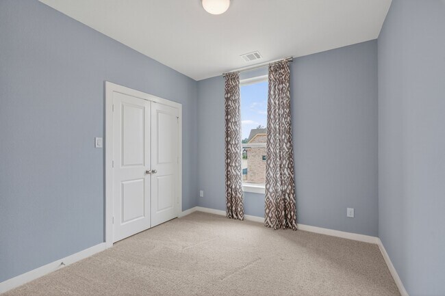 Building Photo - 599 Cypress Vly Ave