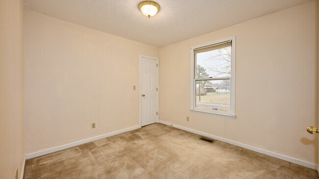 Building Photo - For Rent: 3BR, 2BA home with garage for re...