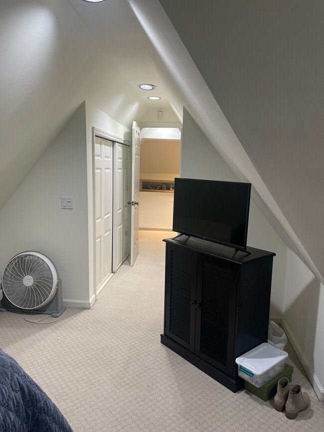 Hallway - 2195 Long Ridge Rd