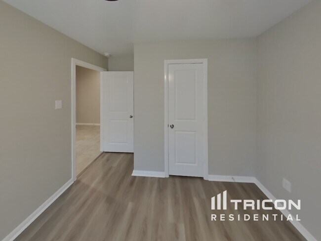 Building Photo - 10396 Ft Teran Trl