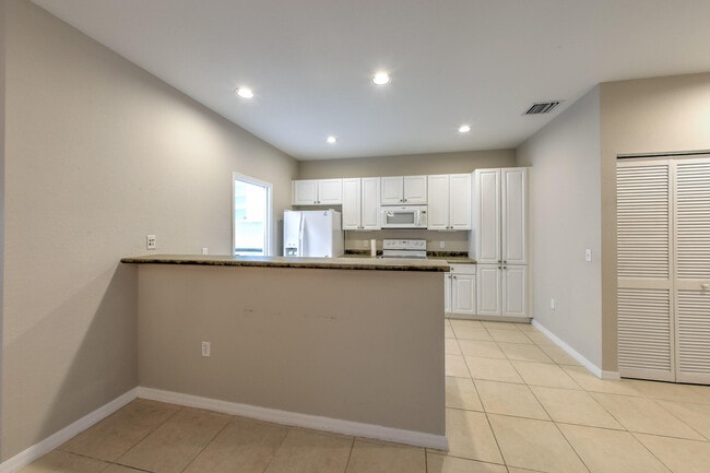 Building Photo - 1868 S Dovetail Dr