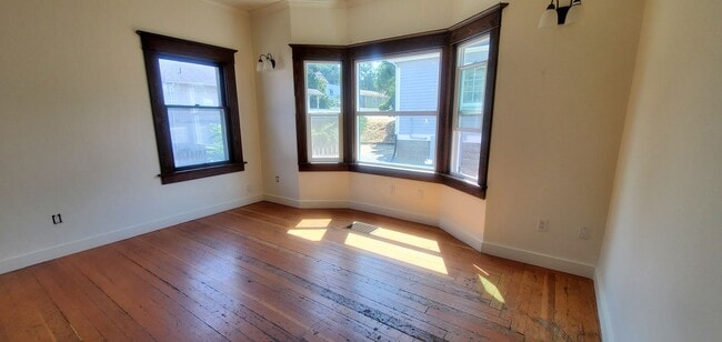 Building Photo - Pre-leasing August - 4bd/2ba