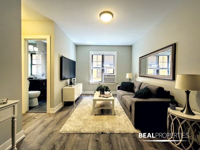 Building Photo - 431 W Belden Ave